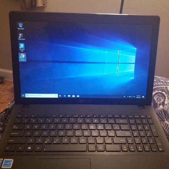 15" ASUS GAMING LAPTOP - Picture 5 of 8